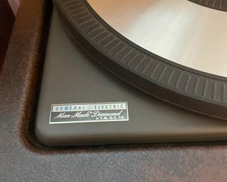 Vintage 1963 GE Stereophonic Trimline 400 Portable Record Player Stereo.
