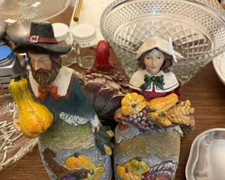 Assorted decorative items.