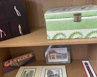 Assorted decorative items.