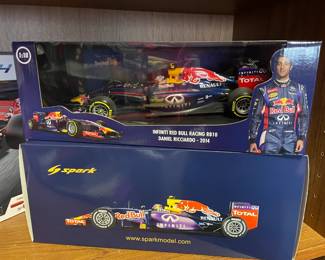 MINICHAMPS 1/18 Infiniti Red Bull Racing RB10 Daniel Ricciardo 2014 110140003 and Spark 1/18 Infiniti Red Bull Racing RB11 Australian GP 2015.
