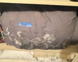 Queen size comforter.