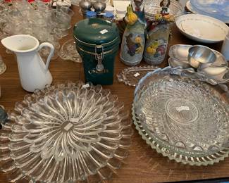 Assorted decorative items.