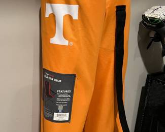 UT folding high-back chairs