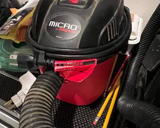 Micro shop vacuum