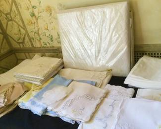 Pristine vintage linens ready for your holiday table!