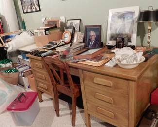 GOOD OLD FASHIONED WOOD SCHOOL DESK