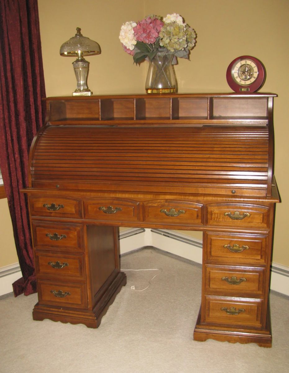 Roll top desk