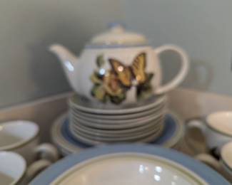butterfly 8 piece dining service with charming tea pot 