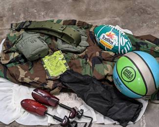 WST050 United States Army Soldiers Uniform, Gear and Sports Memorabilia.