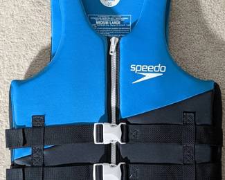 WST062 (1) Unused Speedo Floatation Life Vest.
