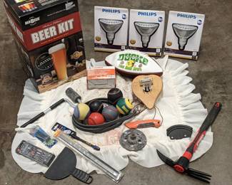 WST092 (1) Unused "Mr Beer" How To Make Your Own Beer and More!