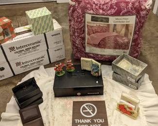 WST090 Unused Bedding And Decorative Items For The Home