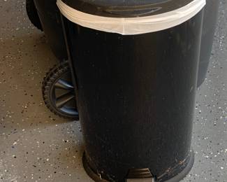 Trash can