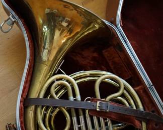 Vintage French horn in case. Missing mouthpiece.