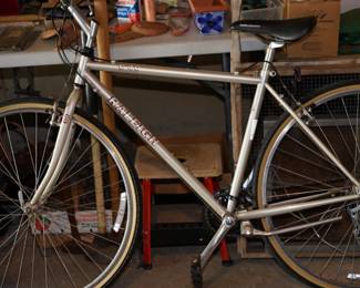 Raleigh men's bike. Good clean condition