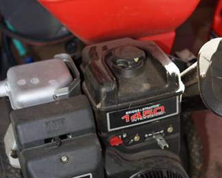 Simplicity Chipper Shredder good condition. Lightly used/ We will be testing all the gas powered equipment for you Your welcome try out your items before purchasing 