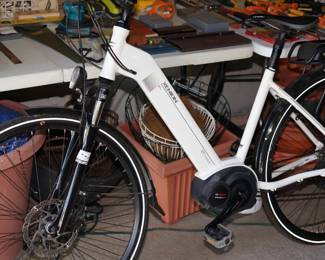 Xenion Electric bike. Needs the battery. Good clean condition . 