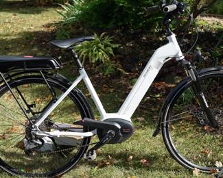 Bosch Xenion Electric Bike with charger and battery. very lightly used bike in beautiful condition. It may need a new battery . Charger in place and in good condition. 