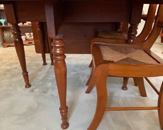 View of the dining table - gate leg 