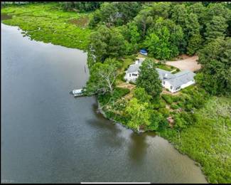 Lovely waterfront Kingspoint home, please note that the driveway is for Pick-ups & handicapped drop-off only.  Parking on the street.  Numbers passed out beginning 8 AM Friday.