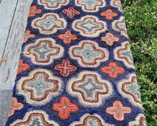Hooked runner rug