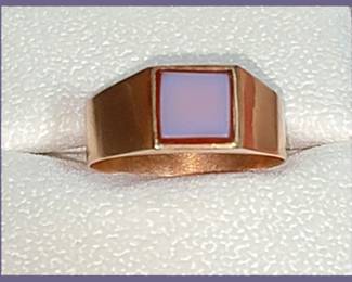 Very Attractive 14K Gold Ring 