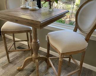 Single pedestal bar-height table with 2 bar-height chairs - excellent condition