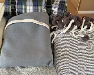 Wool and cashmere occasional throw blankets 