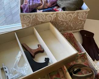 Vanity storage box
