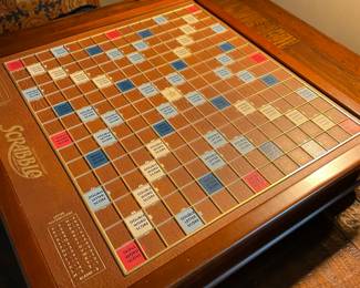 Scrabble board with swivel base
