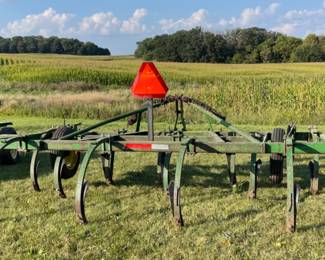 JOHN DEERE #100 MOUNTED CHISEL PLOW 12 SHANK
