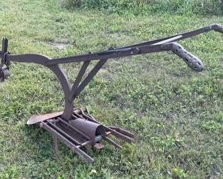 VINTAGE POTATO DIGGER 