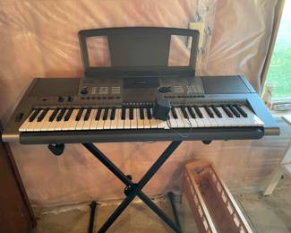 YAMAHA KEYBOARD