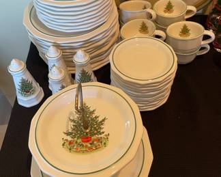 PFALTZGRAPH CHRISTMAS TREE CHINA SET