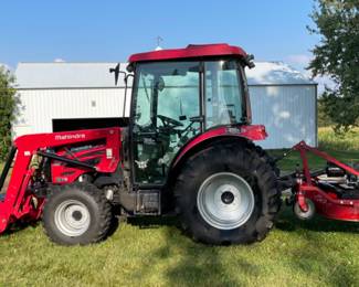 2017 MAHINDRA TRACTOR WITH FRONT LOADER AND REAR MOUNT FINISHING DECK 1,123 HOURS EXCELLENT WORKING CONDITION