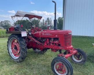1946 McCORMICK FARMALL H TRACTOR WIDE FRONT WHEELS STARTS AND RUNS GREAT