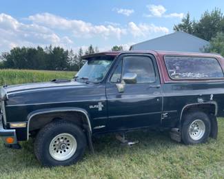 1986 CHEVY K5 BLAZER 122,110 MILES STARTS AND RUNS