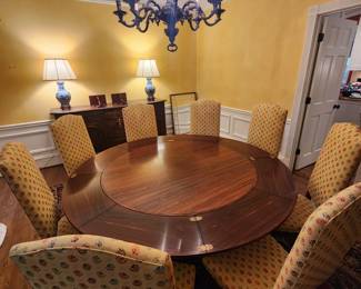 Table with exterior leaves in place