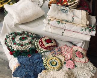 Vintage Tablecloths & Dollies 