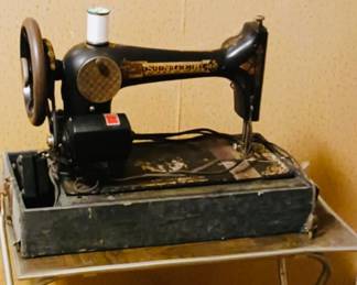 Antique tabletop Singer Sewing Machine