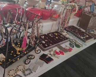 Large selection of jewelry 