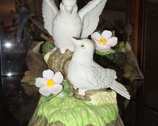 Bird figurine music boxes