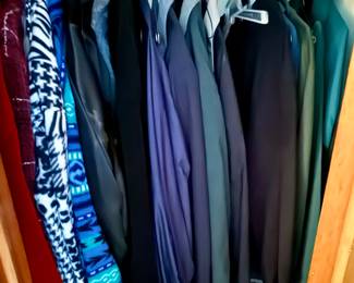 Tons of men’s and women’s clothing!!!