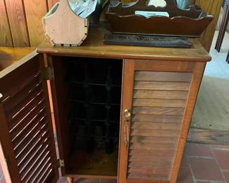 Wine cabinet