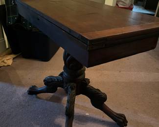 Flips open to show gorgeous table top