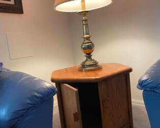 Broyhill solid oak table lamp 51" 6 sided 