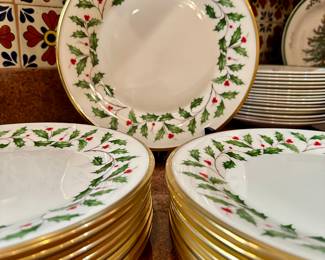 LENOX HOLIDAY PLATES