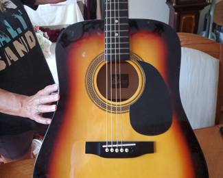 Rogue Acoustic Guitar