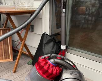 DYSON VACCUM
