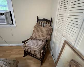 ROCKING CHAIR